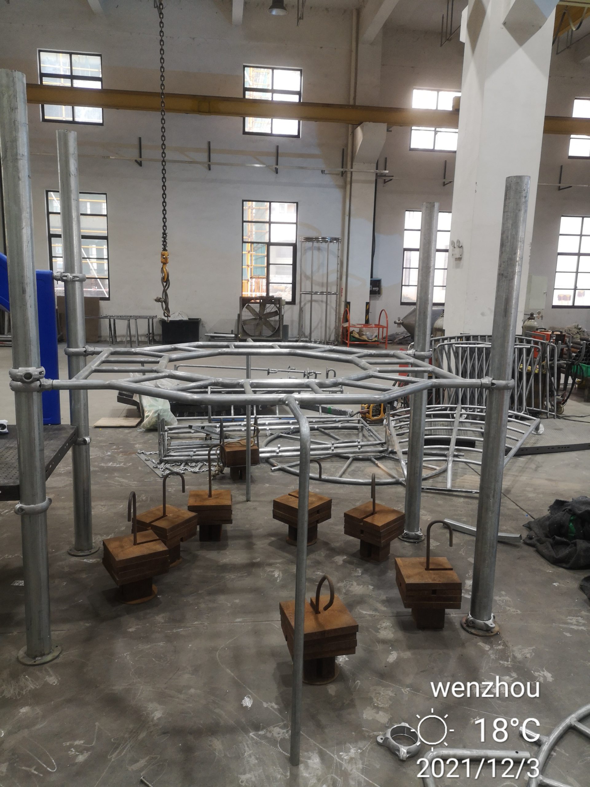 Octagon Straight Rung Horizontal Ladder IPEMA